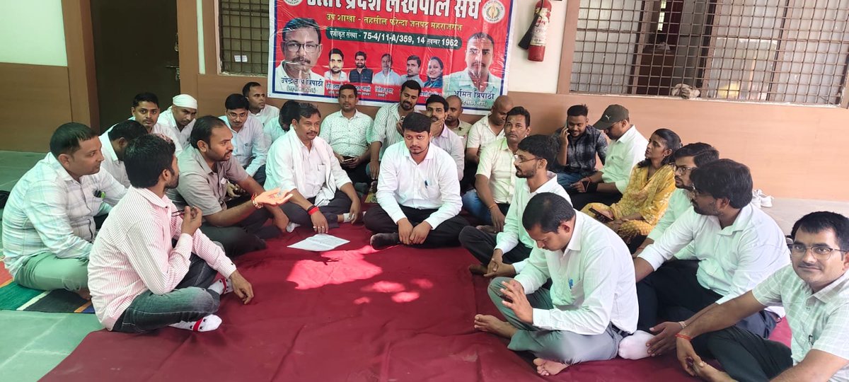 LekhpalSanghMRJ's tweet photo. उत्तर प्रदेश लेखपाल संघ प्रदेश कार्यकारिणी के आह्वान पर वर्षों से लंबित जायज़ मांगों को लेकर जनपद महाराजगंज की सभी तहसीलों में लेखपाल साथियों द्वारा धरना-प्रदर्शन किया जा रहा है।
एक संगठन • एक आवाज़ • एक संकल्प
उत्तर प्रदेश लेखपाल संघ जिंदाबाद
@UPGovt 
@CMOfficeUP
@ChiefSecyUP https://t.co/FfheK9UvoP