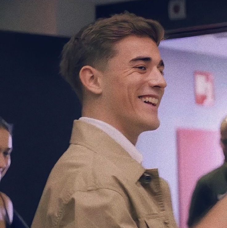 lovelyswriting's tweet photo. #judegavi modern royalty au where in his first El Clasico, Jude keeps getting distracted by a pretty face in the crowd smiling every time Barcelona scores against them—just to later find out it's Spains beloved sweetheart prince, Pablo Gavi. https://t.co/kbTGcfNfEK