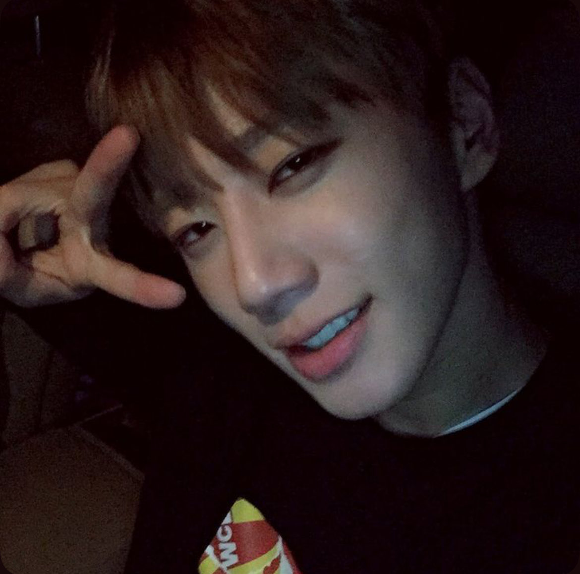 jun01zz's tweet photo. 이 계정 오픈한 건 처음이라 친구가 없떠요ㅠ 저랑 같이 이준영 얘기하면서 복쟉복쟉 대화하고 오프도 뛰실 분…!! 흔적 다 잡아요 🫶
#이준영_트친소 #배우트친소 #이준영트친소 #트친소 https://t.co/cV4ZKiYjyI