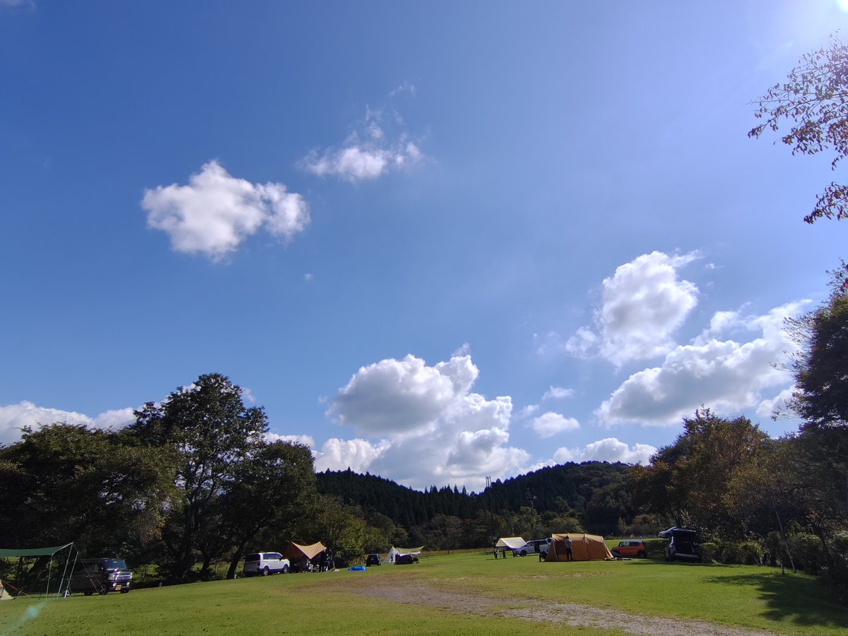 syo_ran_sky's tweet photo. キャンプー！
ほぼお手伝い並にしか役に立ってないけど建てた！！ https://t.co/Qww4aX8Fym