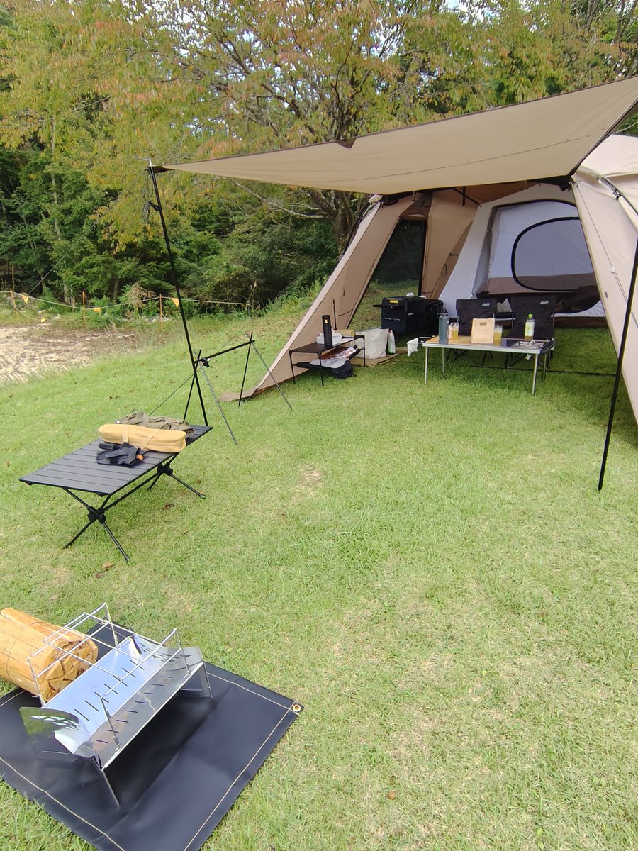 syo_ran_sky's tweet photo. キャンプー！
ほぼお手伝い並にしか役に立ってないけど建てた！！ https://t.co/Qww4aX8Fym