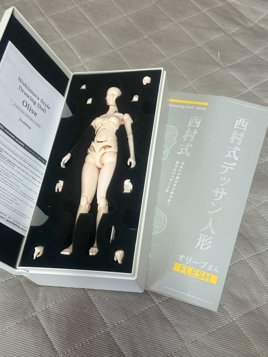 Myluv_Xx's tweet photo. 5月くらいに予約注文してたデッサン人形が届いてたから��しに動かしてみたけど、可動域細かくて楽しくて30分くらいずっと遊んでる😂 https://t.co/L6nxsIqg1T