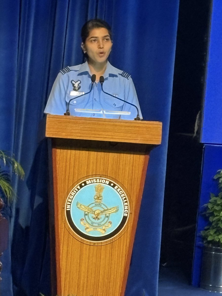 DefenceCapital's tweet photo. The .@IAF_MCC officer Sqn Ldr Pallavi briefing on #AirForceDay2026 parade.

This year’s parade will happen at Hindon air base in Ghaziabad under the Western Air Command https://t.co/683vRMYJIJ