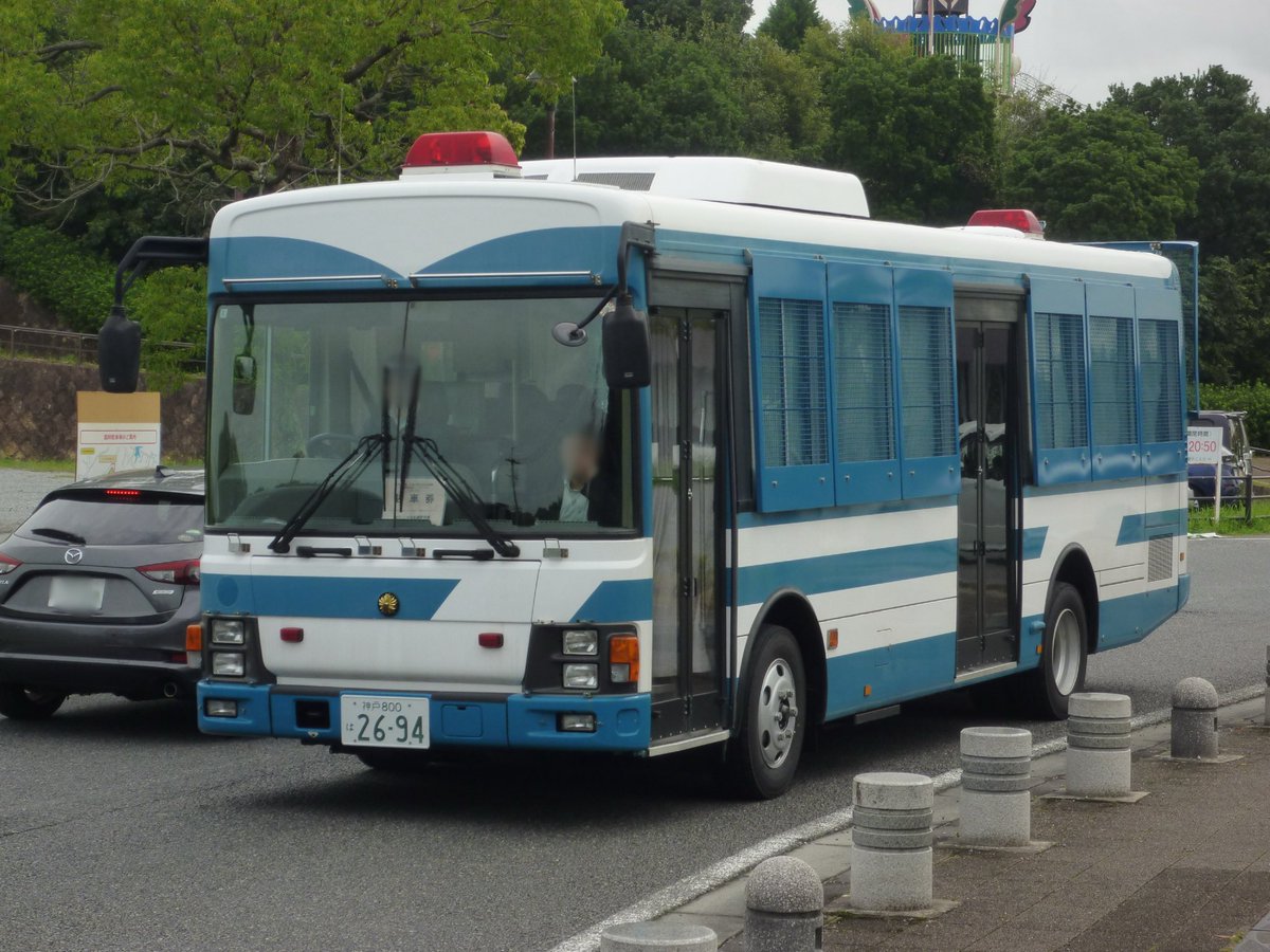Y31CEDRIC203's tweet photo. 兵庫県警　大型人員輸送車

三木防災フェスティバルの会場に来ていた車両。
車体の表記がなく、所属部署も不明。

元は機動隊にいた車両とのこと。 https://t.co/vNvzoUWieS