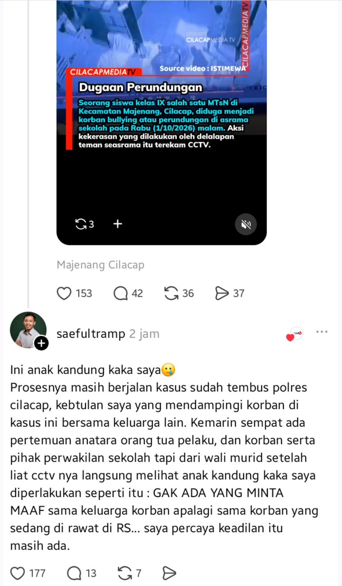 penganutsekte's tweet photo. LAGI-LAGI BULLY!

8 orang anak ngeroyok 1 orang di asrama sekolah, terekam CCTV, korban masuk RS, tapi wali murid pelaku GAK ADA YANG MINTA MAAF?! Sakit jiwa sih.

Ini pihak sekolah (MTsN Majenang) sama Polres Cilacap tolong jangan kasih celah "kekeluargaan" ya.
Kekeluargaan itu kalau lebaran, kalau kriminalitas ya selesaikan di jalur hukum!

Jangan sampai nunggu netizen silaturahmi ke rumah masing-masing pelaku baru deh nangis minta maaf 🙄

SEKOLAH INI DEKET BANGET MA TEMPAT TINGGAL GUE!