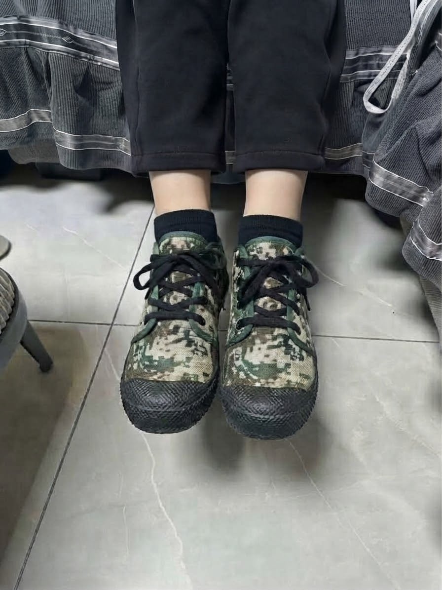 meilingyw's tweet photo. 军训鞋免费给大家抽了

从转发楼里面选

截止到今晚12点

邮费自理

#原味抽奖 https://t.co/3TaMDkYVUn
