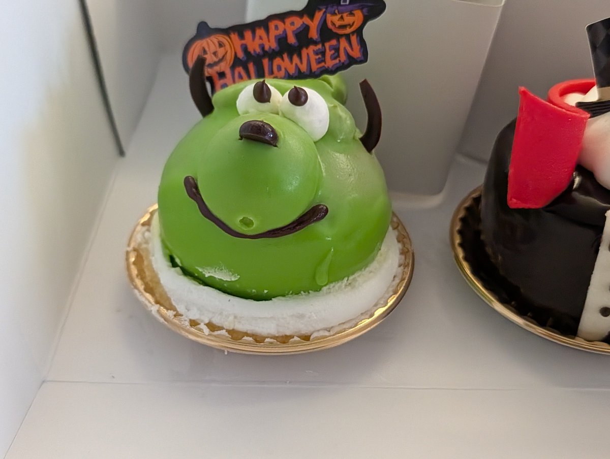 PuiPui_3's tweet photo. 今年もコカルドさんのハロウィンケーキをいただきます！
毎年バージョンアップしていて楽しみです。
#コカルド　#ハロウィン https://t.co/VKTX8wMDF1