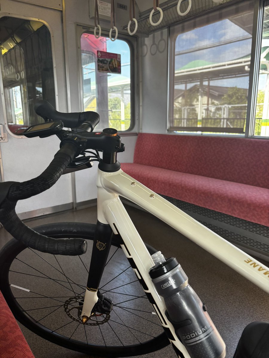 fishermanv301's tweet photo. 自転車と車窓から…ﾃｨﾘｯﾃｨﾃｨﾃｨ…🚴‍♀️🚃
 #サイクルトレイン  #養老鉄道 https://t.co/UmvwExVAvW