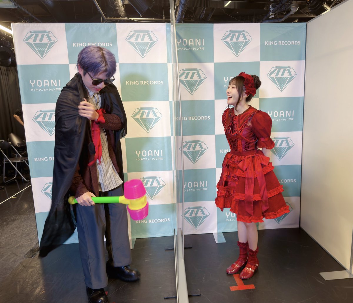 Vfx_Meguri's tweet photo. ブラックみるてん装備をつけてる時、ずっと隣でニヤニヤしてたおみるちゃん🫠
@honda_miyuki_ 

#聞いて聞いておみるちゃん
#本田珠由記 
#ノイミー個別撮影会 https://t.co/40zsCE2Ihl