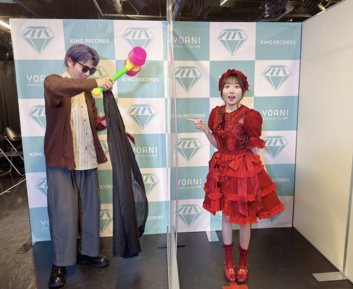 Vfx_Meguri's tweet photo. ブラックみるてん装備をつけてる時、ずっと隣でニヤニヤしてたおみるちゃん🫠
@honda_miyuki_ 

#聞いて聞いておみるちゃん
#本田珠由記 
#ノイミー個別撮影会 https://t.co/40zsCE2Ihl