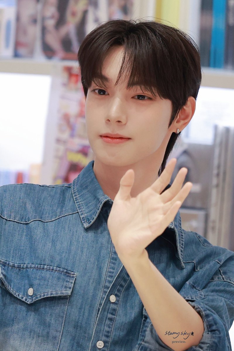 StarrySky_liyu's tweet photo. 261003 케이몬스타

#최립우 #CHUEILIYU 
#립우 #崔立于 
#FLAREU #플레어유 https://t.co/yPjuL7Mi3U