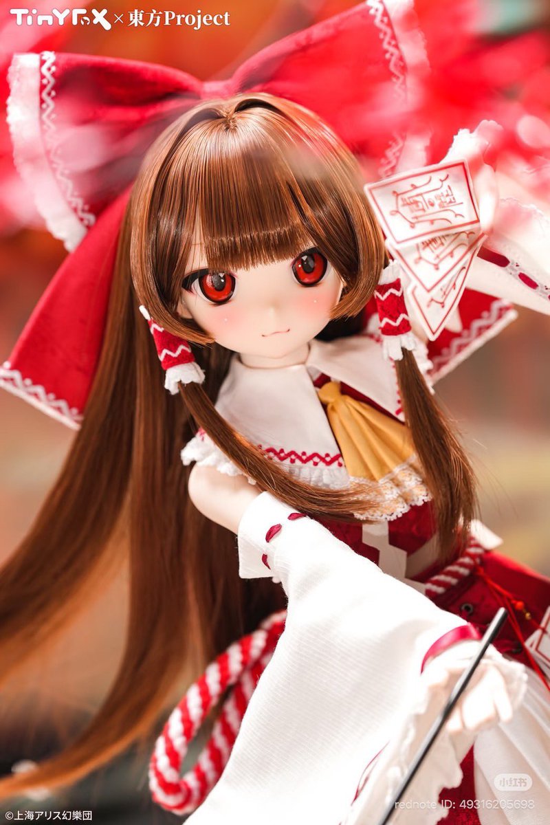 KAKA_PLANET_JP's tweet photo. Tinyfox × 東方Projectの新作コラボドール
『博麗霊夢』が本日より店頭でお迎えいただけます💖

✦︎────────────✦

💫サイズ：1/4(ヘッド含む45.6cm)
💫ボディ：Peko little
💫価格：84,800円(税込)

【セット内容】
メイク済みヘッド、ボディ、ウィッグ、アイ、洋服
シューズ、小物類、ボディ付属別ハンド
専用おくるみ鞄、お守り、アクスタ

✦︎────────────✦︎

※こちらの商品は10月12日までお取り置き、通販不可。
店頭��売のみとなります。

#TinyFox