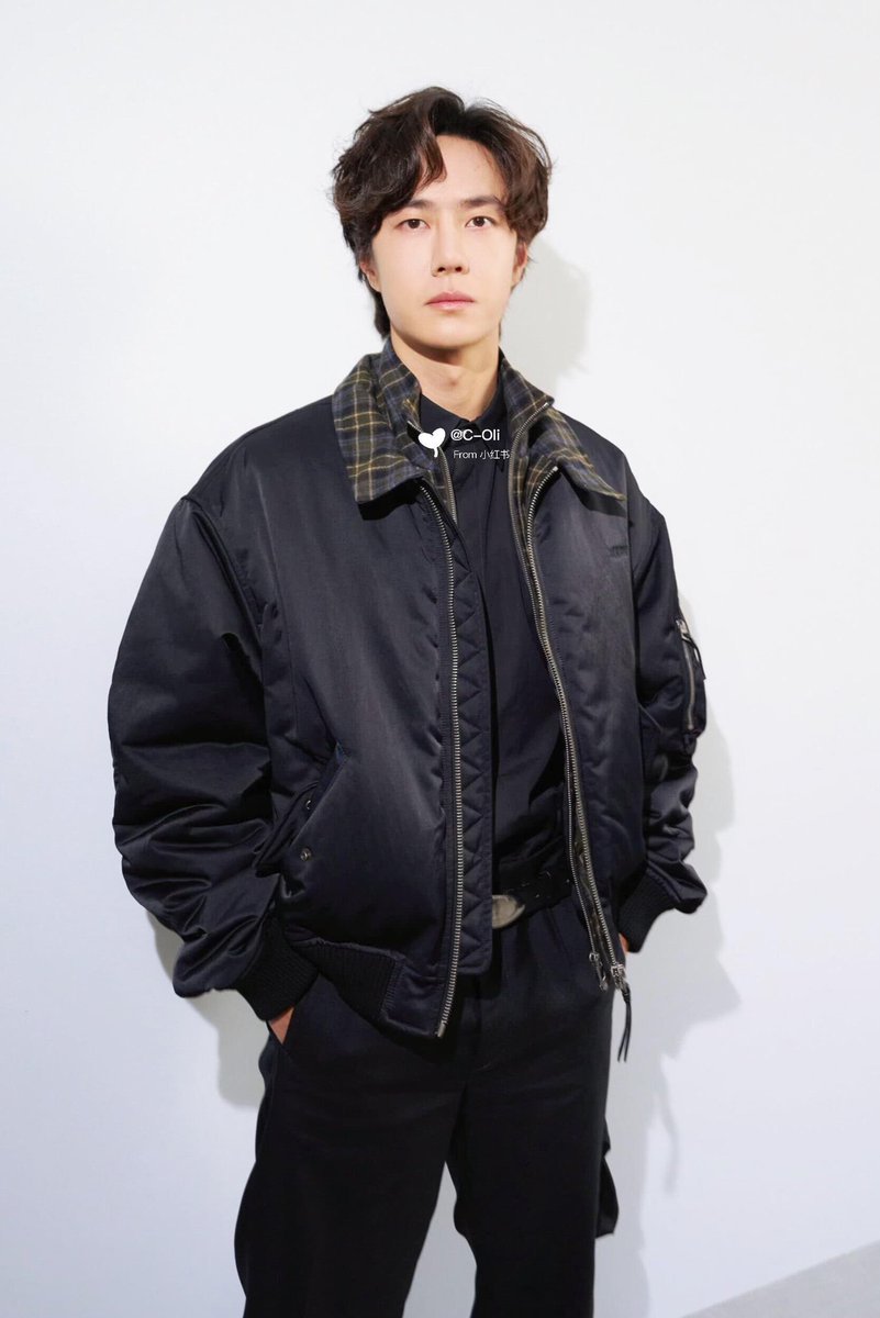 KaeSutti's tweet photo. หนุ่มตี๋ที่จริงใจ ไม่ต้องพูดกันเยอะดูที่การกระทำ 

WANG YIBO AT LOEWESS27
#WangYibo
#ParisFashionWeek
#LoeweSS27
#LOEWE
#WangYiboPFWSS27xLoewe https://t.co/q6WBgGnzHa
