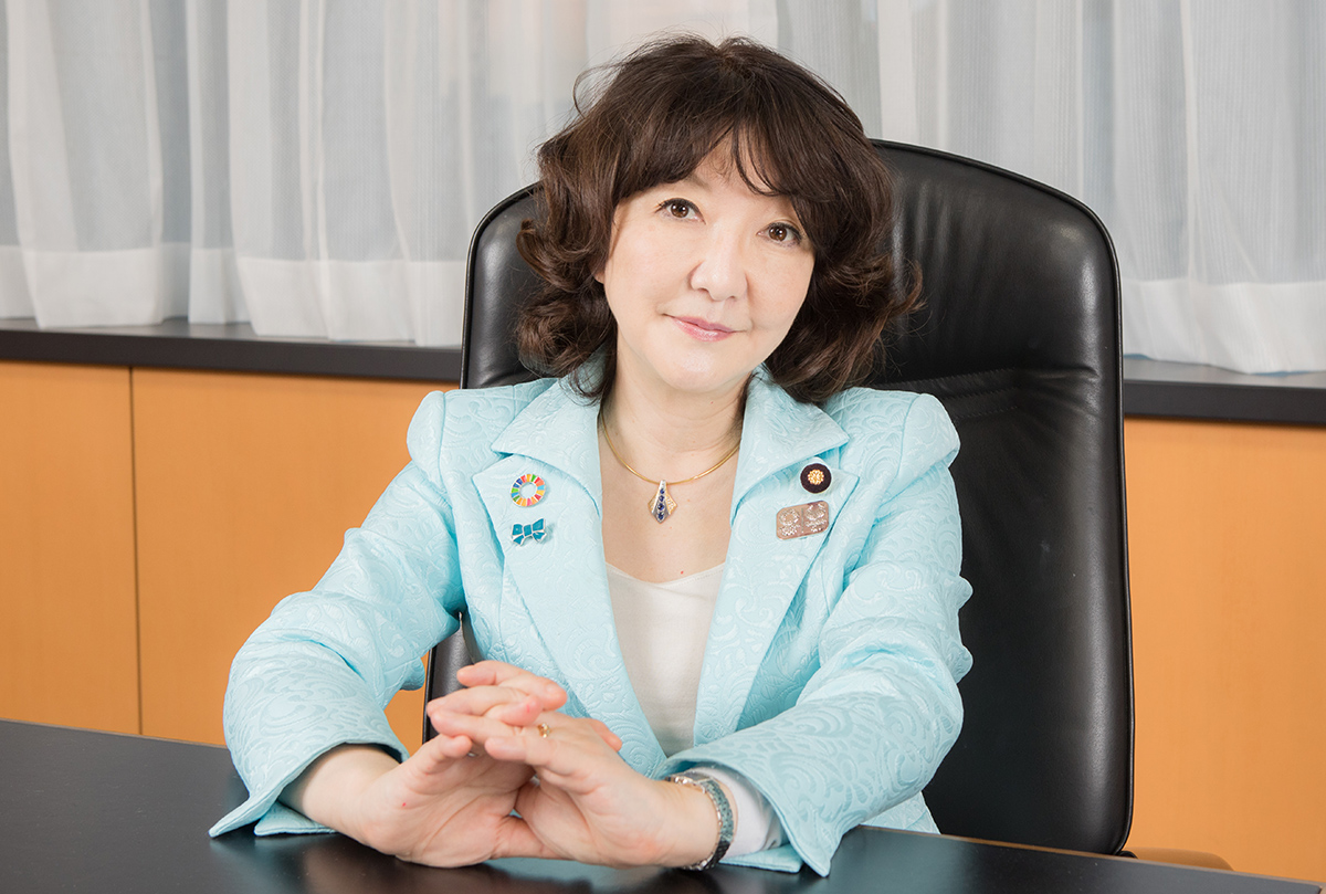 goethe_kyodai's tweet photo. ←女性の社会進出で増えて欲しかった東大女性
→実際に出しゃばってきた東大女性 https://t.co/kGyj8NCbep