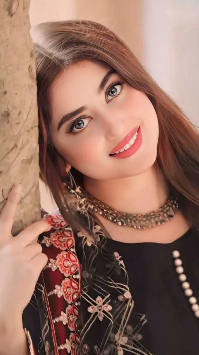 Ayat__Hon_1's tweet photo. سنو آچھا نہیں لگتا مجھے اچھا نہیں لگتا 
کرے جب تبصرہ کوئی کرے جب تذکرہ کوئی 

تمہاری ذات کو سوچیں تمہاری بات کو سوچیں 
تمہاری ایک آہٹ پر ہزاروں دل دھڑکتے ہیں 

تمہاری مسکراہٹ پر ہزاروں لوگ مرتے ہیں 
کسی کا تم پہ یوں مرنا مجھے اچھا نہیں لگتا 

آیت 🖤🖤 

#متاعِ_دل https://t.co/Hfs3uCP9M5