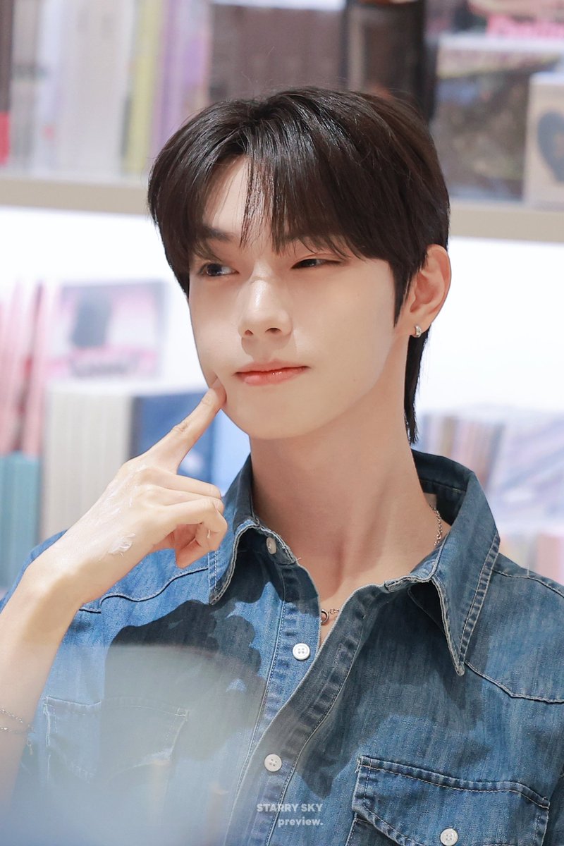 StarrySky_liyu's tweet photo. 261003 케이몬스타

#최립우 #CHUEILIYU 
#립우 #崔立于 
#FLAREU #플레어유 https://t.co/rdb1jFmG9T