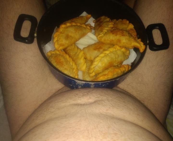 PeronVolvePornl's tweet photo. Cenandooo después de un largooo día jujuu🌝 https://t.co/MQeF74m2h5