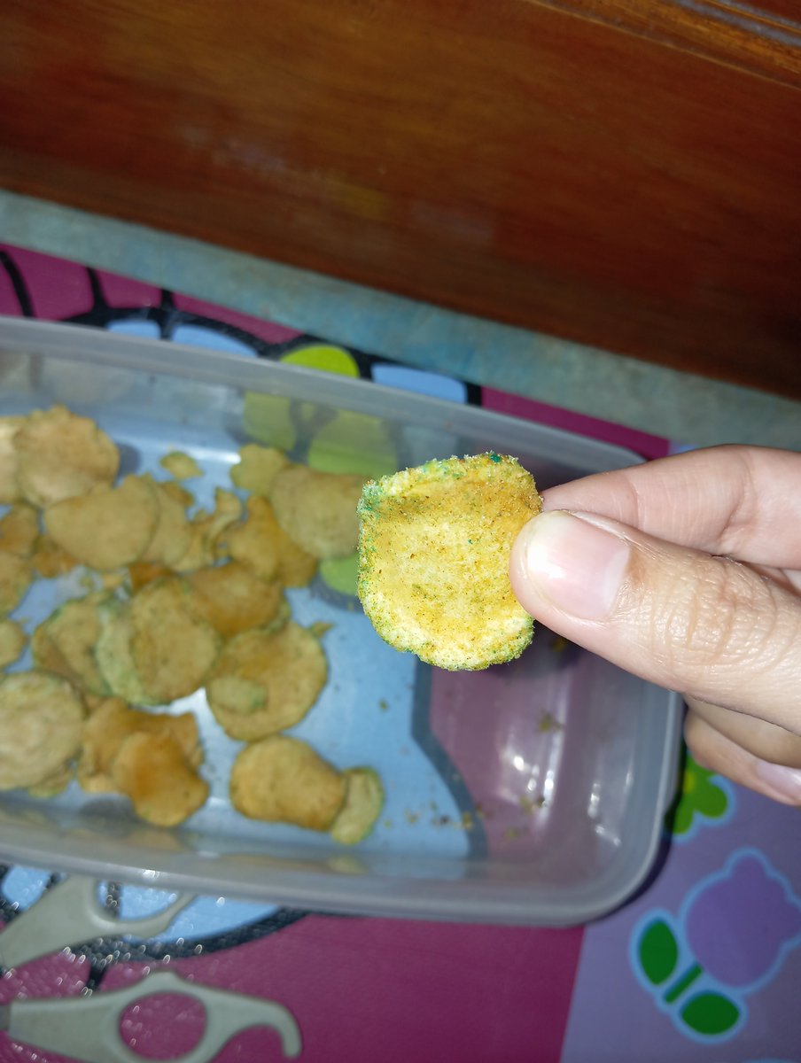 ijowungupastel's tweet photo. @lixmonade Kayak ginii. Bingung ngejelasinnya 😭tapi rasa tepung aci/tapiokanya kerasa banget. Agak beda sama rasa krupuk imo https://t.co/yX3PMdNs1O