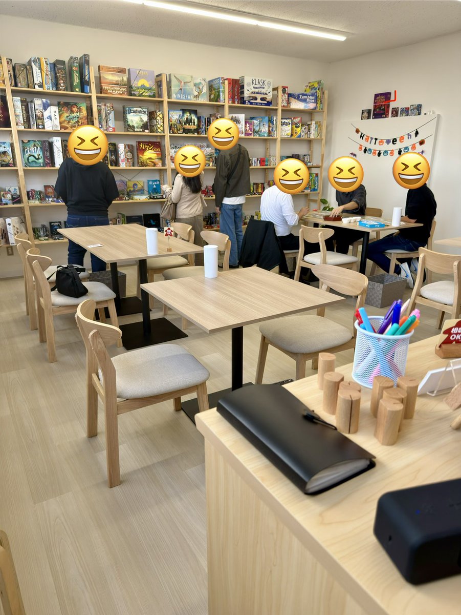 MOSHENA_BgCafe's tweet photo. モシェナ本日もオープンしております！🙌

空席多数あります！
相席もOKですので、お1人でもお気軽にどうぞ！😁

 #鶴岡 #ボードゲームカフェ https://t.co/kmiKOU63RU