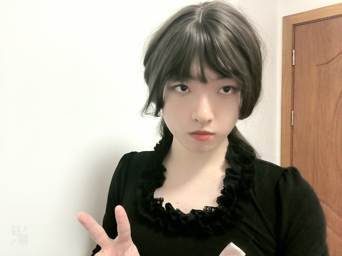 zip5e's tweet photo. #男娘 #反差 #女装 
我与我周旋久，宁作我

小时候总觉得自己不正常，作为男孩为什么会喜欢女生的裙子，每次变装后就很厌恶自己所做的事。现在已经接纳自己了，女装能让我开心，这就够了。 https://t.co/F9J5XSxNud