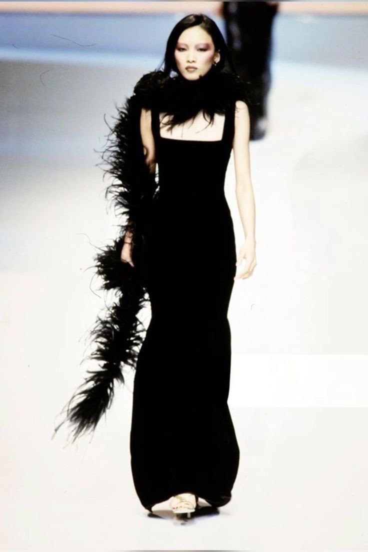 ifuliedownhere's tweet photo. Looks I’d wear as a vampire https://t.co/IxAzqVinQX