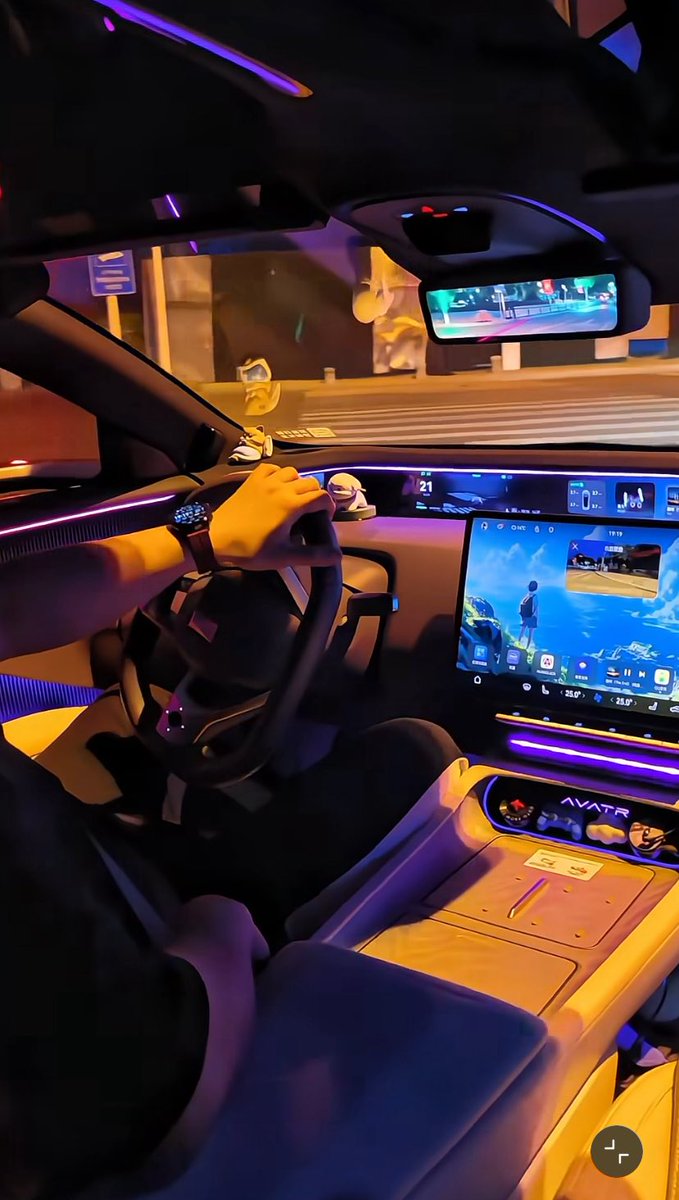 WestnotWest's tweet photo. I no know sha but this Tesla doesn’t come close to Avatar in anything https://t.co/PnPuUGnDWg