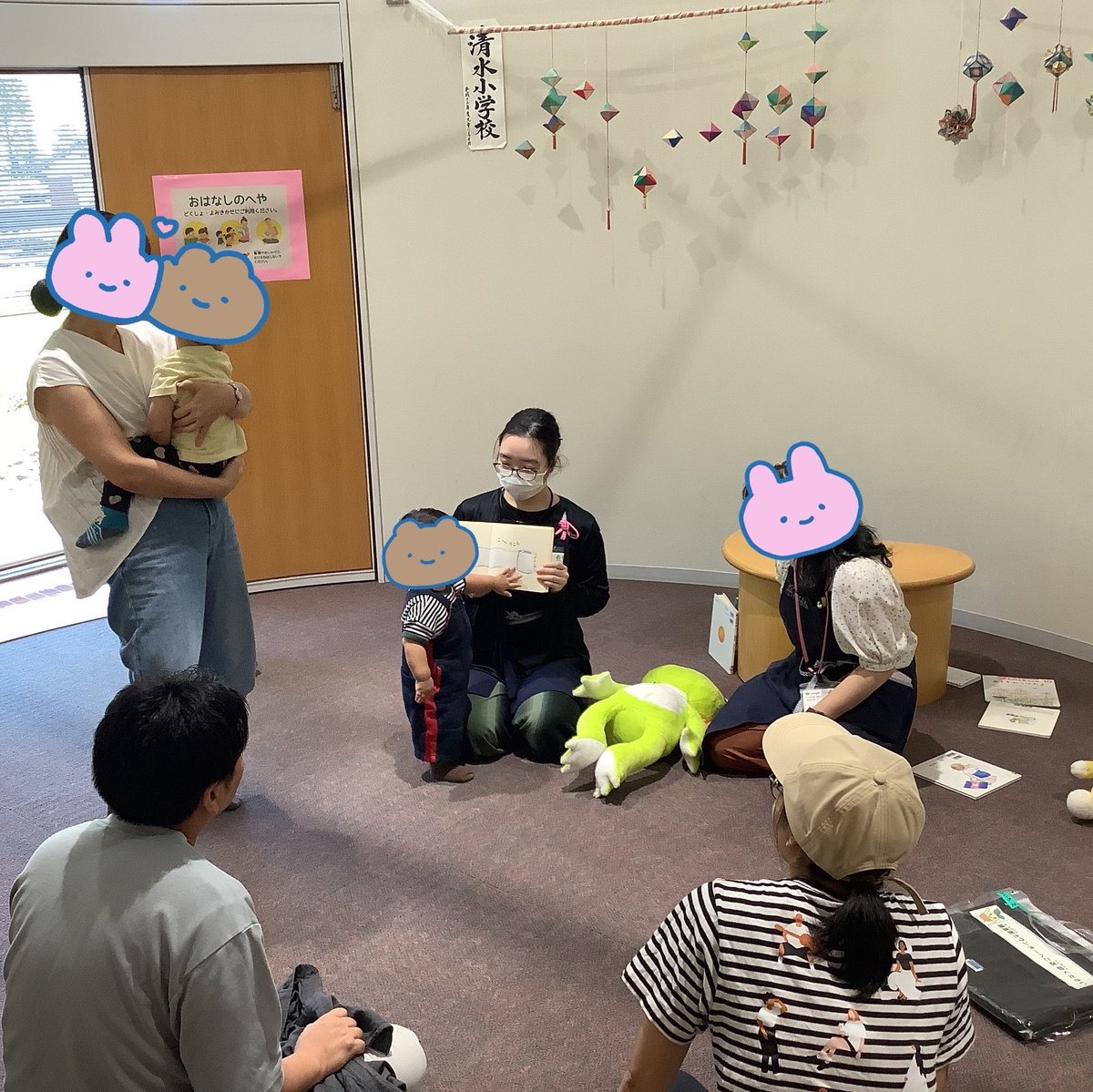 miyamalibrary's tweet photo. 【瀬高館　おはなし会】
10/3（土）のあかちゃんおはなし会、おはなし会のようすです！
食べ物がいっぱいのおはなし会でした🍎��
たくさんのご参加ありがとうございました☺️

次回10/10(土)は、14時から瀬高館でおはなし会です。
お待ちしています♪ https://t.co/7QZ6e7QI7n