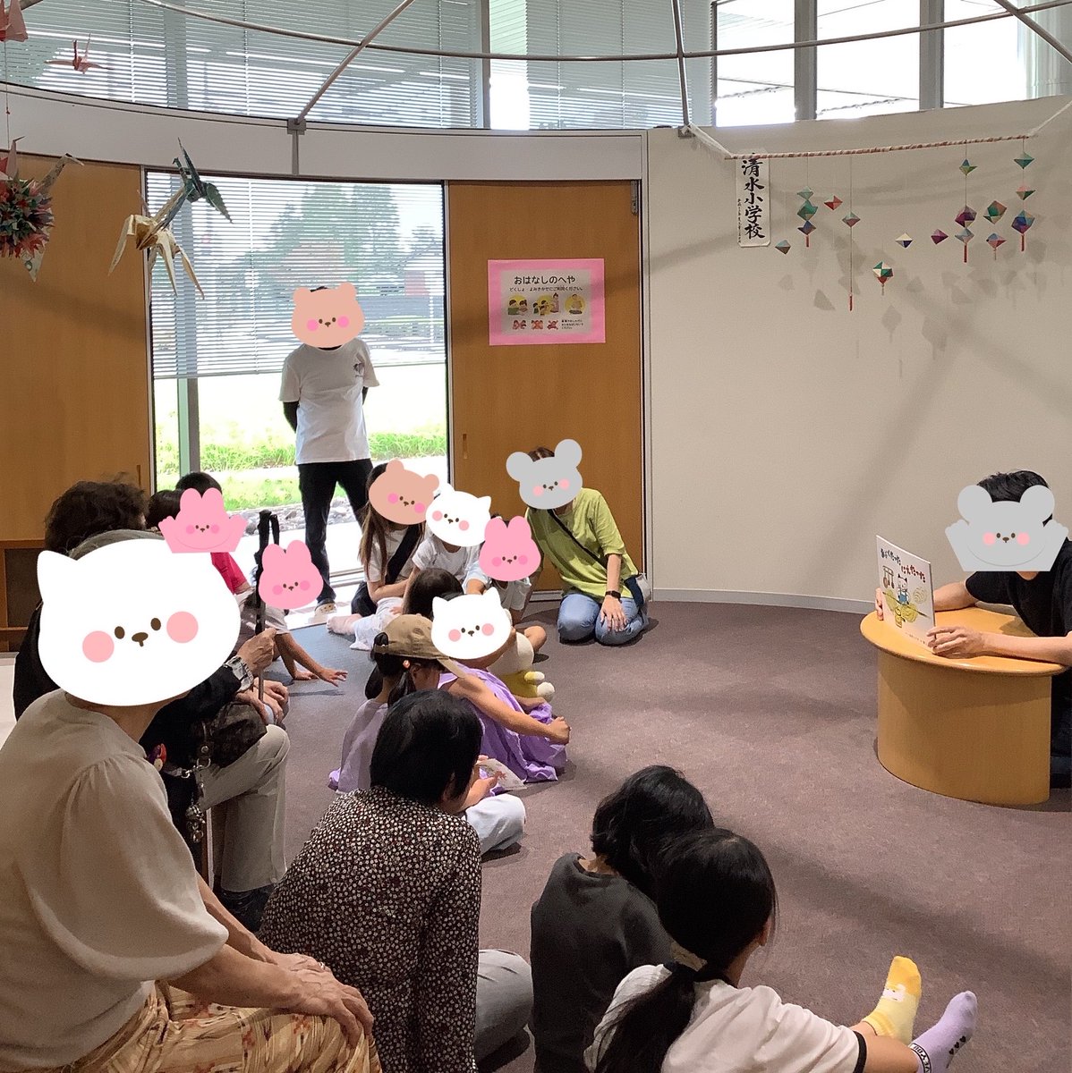miyamalibrary's tweet photo. 【瀬高館　おはなし会】
10/3（土）のあかちゃんおはなし会、おはなし会のようすです！
食べ物がいっぱいのおはなし会でした🍎��
たくさんのご参加ありがとうございました☺️

次回10/10(土)は、14時から瀬高館でおはなし会です。
お待ちしています♪ https://t.co/7QZ6e7QI7n