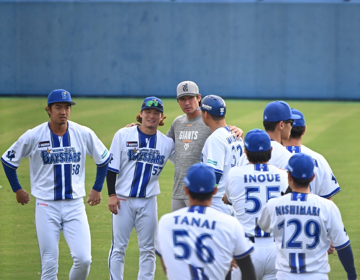 WellerGallagher's tweet photo. 10/3 ファーム日本選手権 準決勝 #大田泰示 コーチ。めっちゃ慕われてる😣 https://t.co/5AV00ASIWP