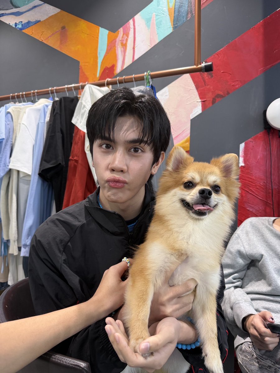 madlyl0veu's tweet photo. ดูเดิ้ลกับพี่กุนน่ารักตลอดเลยอะ <3🐶💘 https://t.co/ptUPwk4az1
