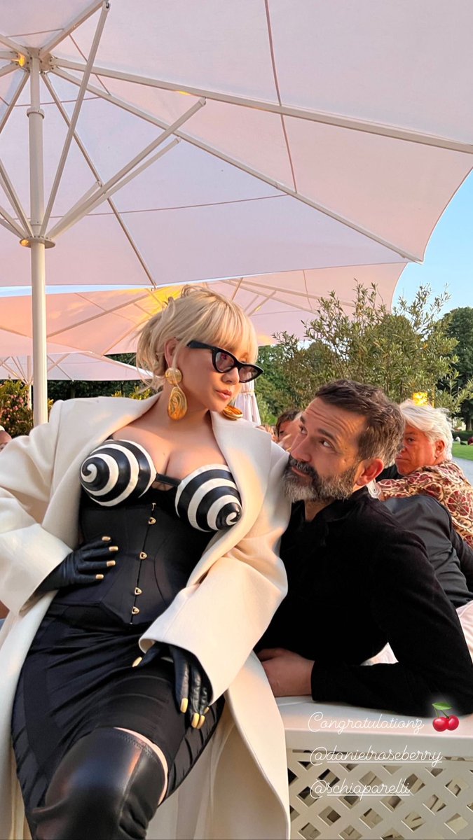 gzbstoriez's tweet photo. CL with Schiaparelli’s creative director, Daniel Roseberry in Paris for PFW, 2022 https://t.co/GEzNSU2Sex