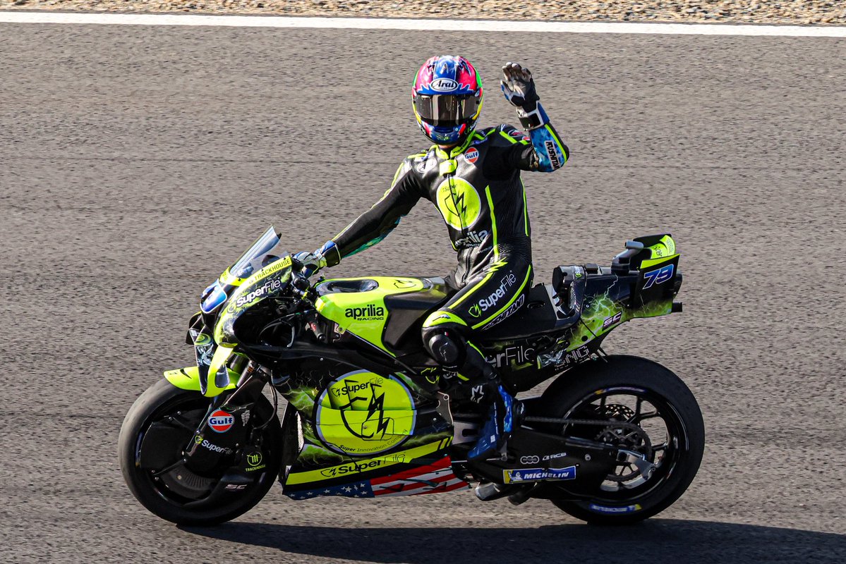 salt_0f_hakata's tweet photo. MotoGP スプリントレース❗️
小椋藍選手お疲れ様でしたー‼️

ファンサービスありがとうございます‼️‼️

ストッピー‼️ https://t.co/BYpNRDWpKw