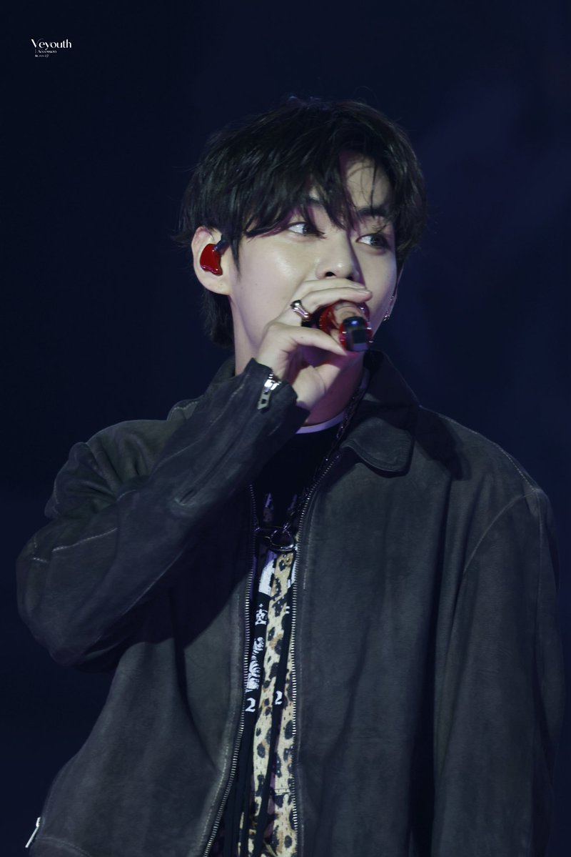Veyouth_9592's tweet photo. 261002  BOGOTA

#방탄소년단 #BTS #V #뷔  #テテ 
@BTS_twt https://t.co/zF2tk2663i