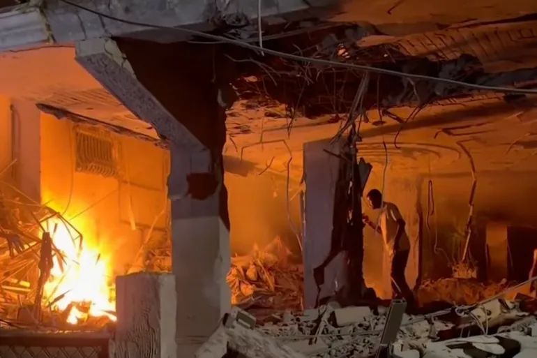 MarioNawfal's tweet photo. 🇵🇸🇮🇱An Israeli missile DEVASTATED an apartment building, killing a mother and daughter in their sleep

The blast tore through the al-Asala building in the Remal neighbourhood, killing at least five with more severely wounded.

Fire raged for an hour while people lay buried under the rubble. The attack hit at midnight without any warning.

Remal is packed with displaced people who already lost everything once and now live under constant bombardment again.

Doesn’t matter where Palestinians take refuge; Israel keeps hunting them.

Source: Al Jazeera / Writer: Bri