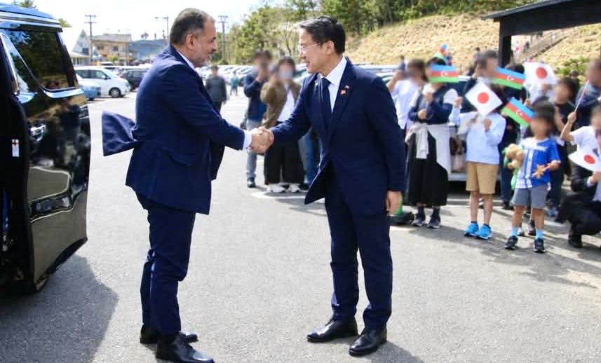 FaridTalibovMFA's tweet photo. 鳥取を訪問した際、平井伸治鳥取県知事と面会する光栄に浴しました。鳥取とアゼルバイジャンを繋いだドラマ『VIVANT』の話題を含め、まざまな分野での相互協力の可能性について意見を交わしました！鳥取県の知事をはじめ、皆様の温かい歓迎に心から感謝します！本当にありがとうございました！✨
@tottori_kouhou @tottori_guide