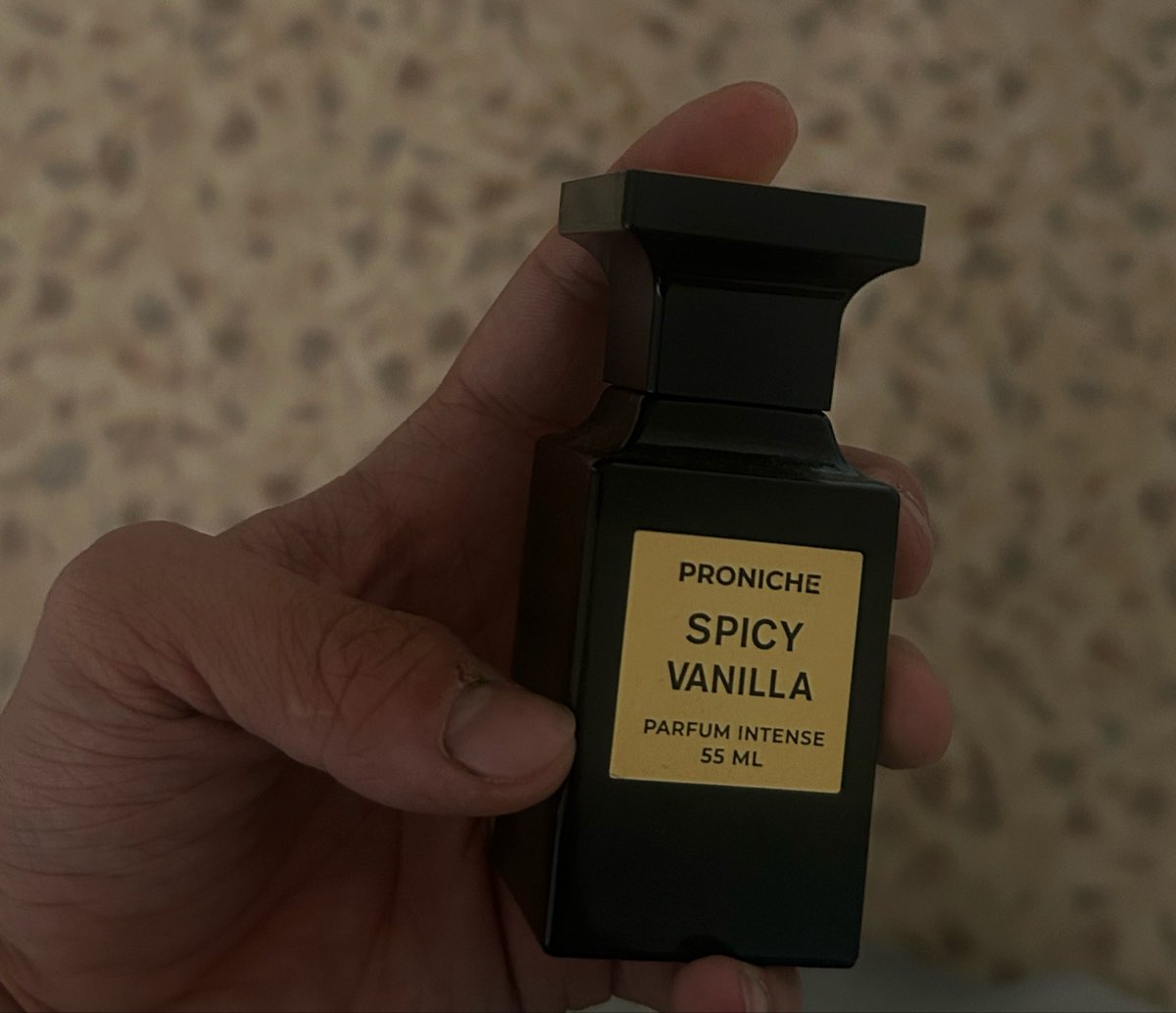 TsuShom's tweet photo. На мне французский Le Parfum,
Конкретно Jean Paul Gaultier. https://t.co/oaHxkwUk7s
