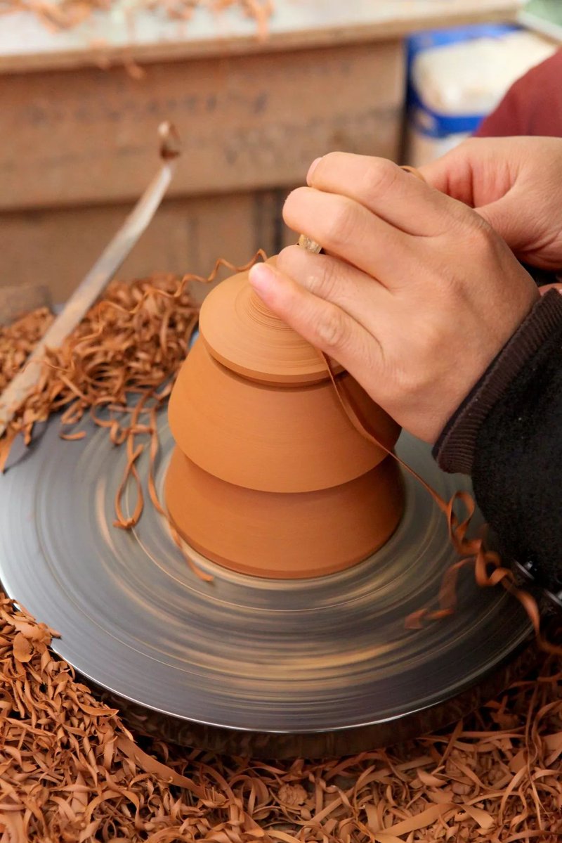 GraceGonzawc's tweet photo. Crea un portavasos de cerámica con arcilla modelada en 30 minutos! Perfecto para personalizar tu espacio sin gastar mucho. https://t.co/OKyvFtka1f