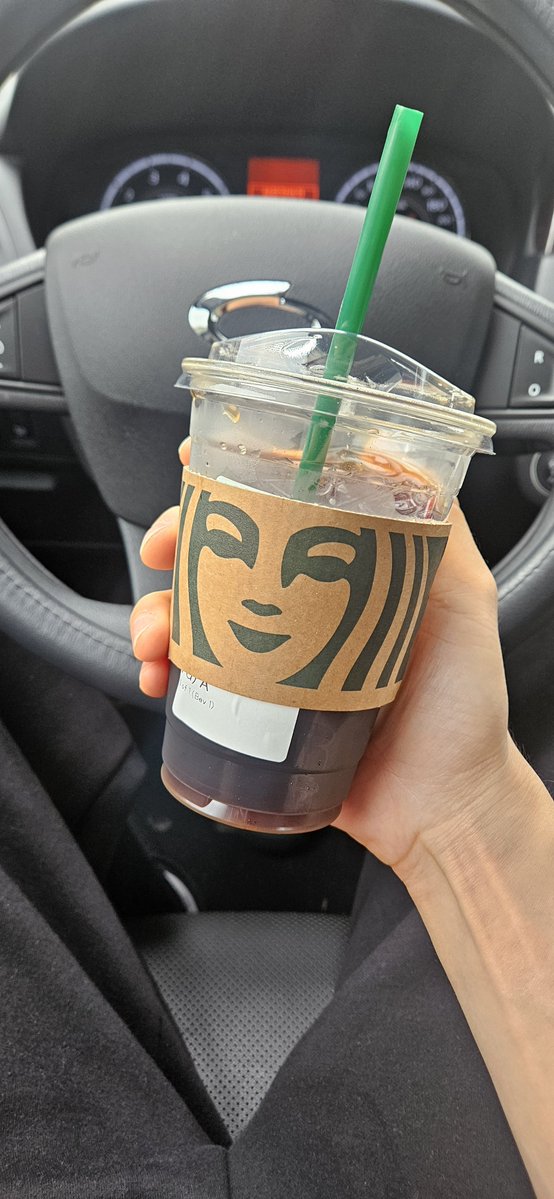 iokroic's tweet photo. やっぱりコーヒーはアイスアメリカーノ。😚 https://t.co/hUXBoYwzPJ
