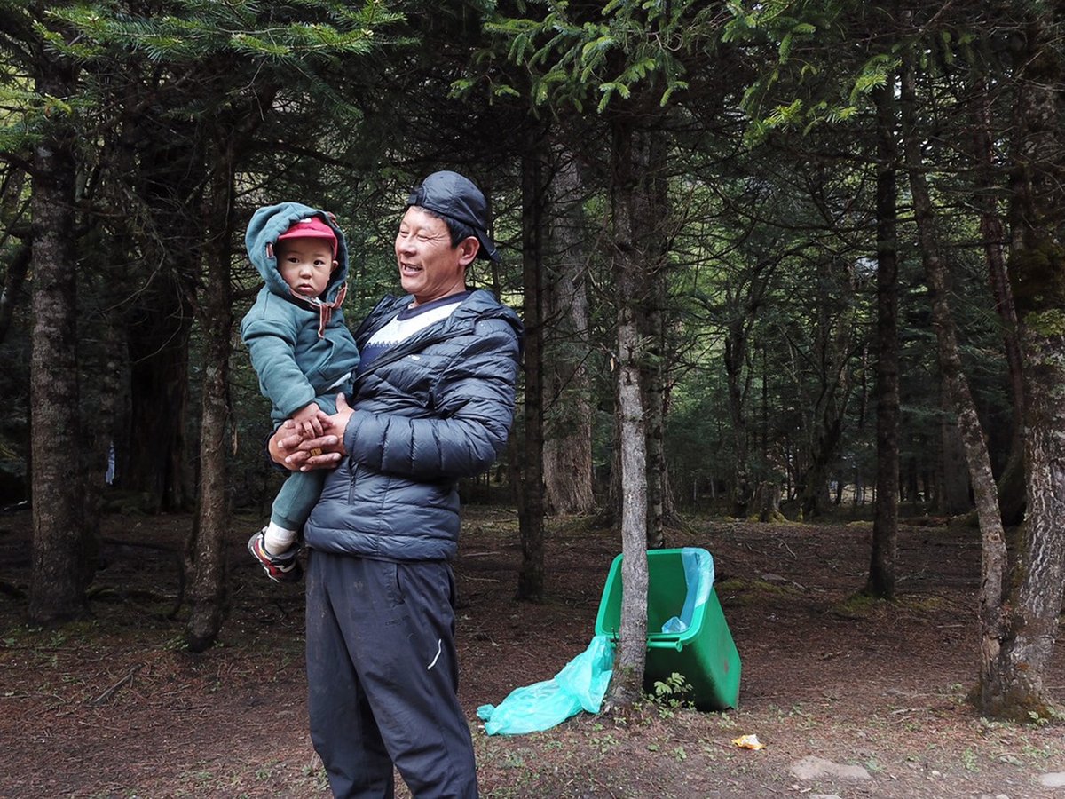 yamimmara's tweet photo. [Climbed the old ruin with the heir, we chopped wood for the pregnant lady, embracing life’s little moments]， https://t.co/2G9Ig586PT