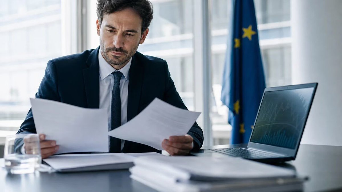 SoTutto_it's tweet photo. Circle chiede alla Commissione UE regole più flessibili sulle riserve delle stablecoin e la tutela dell’emissione transfrontaliera nel MiCA.

#crypto #criptovalute #bitcoin #ETH #BTC

https://t.co/hRJ8vozrxf https://t.co/uycaTuuMgA