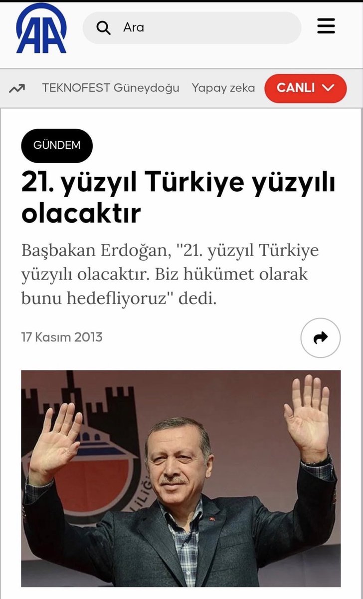 acarfaruka's tweet photo. Türkiye Yüzyılı ifadesi, 2023’te kampanya masasında bulunmuş bir slogan değildir ve hatta çok ötesinde; kökleri daha da eskilere uzanan bir Türkiye idealinin adıdır.

Cumhurbaşkanımız henüz 2010’da, “21’inci yüzyıl Türkiye’nin yüzyılı olacak” diyordu. 2013’te ise “21. yüzyıl Türkiye yüzyılı olacaktır. Biz hükümet olarak bunu hedefliyoruz.” diyerek açık bir gelecek tasavvuru çizdi. 2022 yılına gelindiğinde, 
"Cumhuriyetimizin yüzüncü yılını, Türkiye Yüzyılı ülküsü ile başlattığımız büyük atılımın sembolü haline getirmek istiyoruz." sözleriyle önümüzdeki asrın vizyonunu ortaya koydu.

2023’te yapılan ise, yıllardır ortaya konulan bu siyasi iddiayı güçlü bir iletişim çerçevesiyle milletimize anlatmaktı.

Meseleyi bir reklam sloganına, bir kampanyaya ya da birkaç aylık seçim sürecine sığdırmak; bu fikrin geçmişini de taşıdığı siyasi iddiayı da ıskalamaktır.

Türkiye Cumhuriyeti’nin yeni yüzyıla ilişkin hedeflerini, iddiasını ve gelecek perspektifini ifade eden Türkiye Yüzyılı’nı günlük siyasi tartışmaların bir malzemesi hâline getirmeye çalışmak beyhude ve hatta bedbaht bir girişimdir. 

Böylesine büyük bir vizyonu ve ideali, bir kampanyaya indirgemek ve kendilerince altını boşaltmaya çalışmak; ancak siyaseti pazarlama kampanyası sanan çapsız bir muhalefetin işi olabilir.
Yine ve yine Tebrikler. 👏