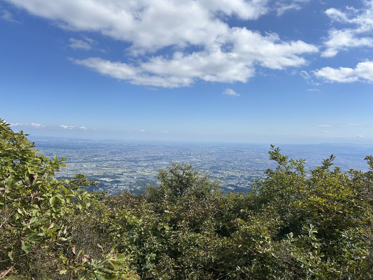 konumaDS's tweet photo. 友達と登山してきましたー！人生4回目！めちゃくちゃ疲���たけど山頂の景色最高でした！ https://t.co/4CVecncJkz