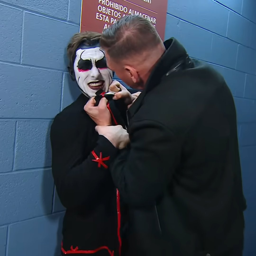 pwd_offl's tweet photo. Gunther's downfall needs to be studied...

#SmackDown https://t.co/4tL7LCvLWb