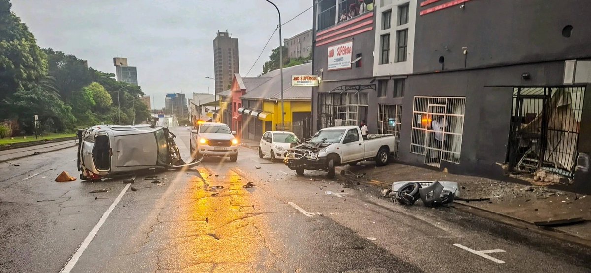 lnnocent191535's tweet photo. ❗️❗️ACCIDENT ALERT❗️❗️

Russel Road - Two vehicles involved - Emergency services on scene.

#ECTraffic #Gqeberha #SANationalUpdates https://t.co/zkMWwwx2MG