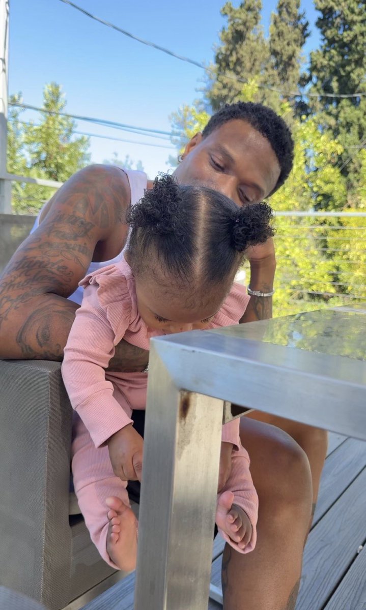 WizkidGallery's tweet photo. Big Wiz &amp; Morayo 💝 https://t.co/vw4fmuwJFy