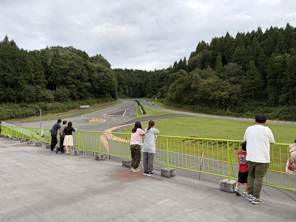 2p2mp's tweet photo. 山行く前にしのい寄ってみたんだけどノーヘルで走ってるしどんな仕組みなんだ？ https://t.co/mZNnfGKLfJ