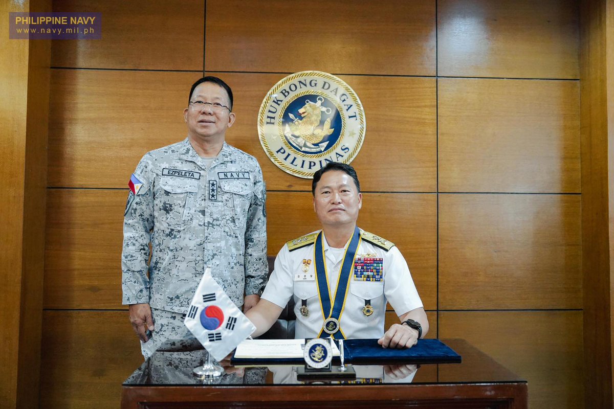 Philippine_Navy's tweet photo. ANNYEONG, PARTNERS! 🇵🇭👋🇰🇷 | ROK Navy Logistics Commander Calls on #PHNavy
The Philippine Navy continues to strengthen its longstanding partnership with the Republic of Korea Navy during the courtesy visit of Rear Admiral Kim Kyung Cheol, Commander of the Republic of Korea Naval Logistics Command, to the Navy Headquarters in Manila on October 1, 2026.
The Philippine Navy reaffirmed its commitment to fostering stronger bilateral relations and exploring potential areas of cooperation between the two navies, particularly in the area of logistics.
Read full story here 👉 https://t.co/D0rRrAlZLT
PN @128: Modern and Ready, Strong and Steady — Credible in Mission, Always Mission-Ready
#ProtectingtheSeasSecuringOurFuture
#ModernMultiDomainSelfReliantCrediblePartner
#PN128AlwaysMissionReady
#OneAFPOnePhilippines
#StrongAFPStrongPhilippines
#MatatagNaSandigan
#AFP90