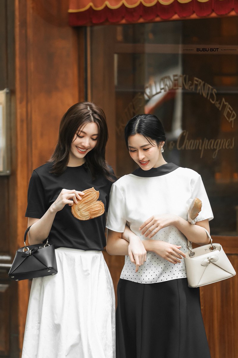 itsbububot's tweet photo. 092826 🥨🥖

#LinglingKwong #OrmKornnaphat #LingOrmDiorSummer27 #LingOrm 
#Dior #DiorSummer27 #PFW https://t.co/ORp31tK7md