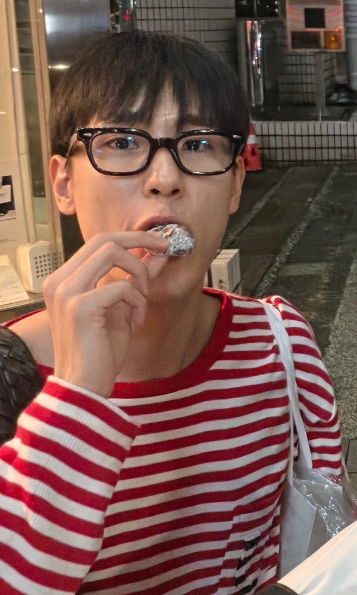 jutyxxns's tweet photo. ใช่ค่ะ คนเดียวกัน

#junniorrs https://t.co/Ob0iidYFv6