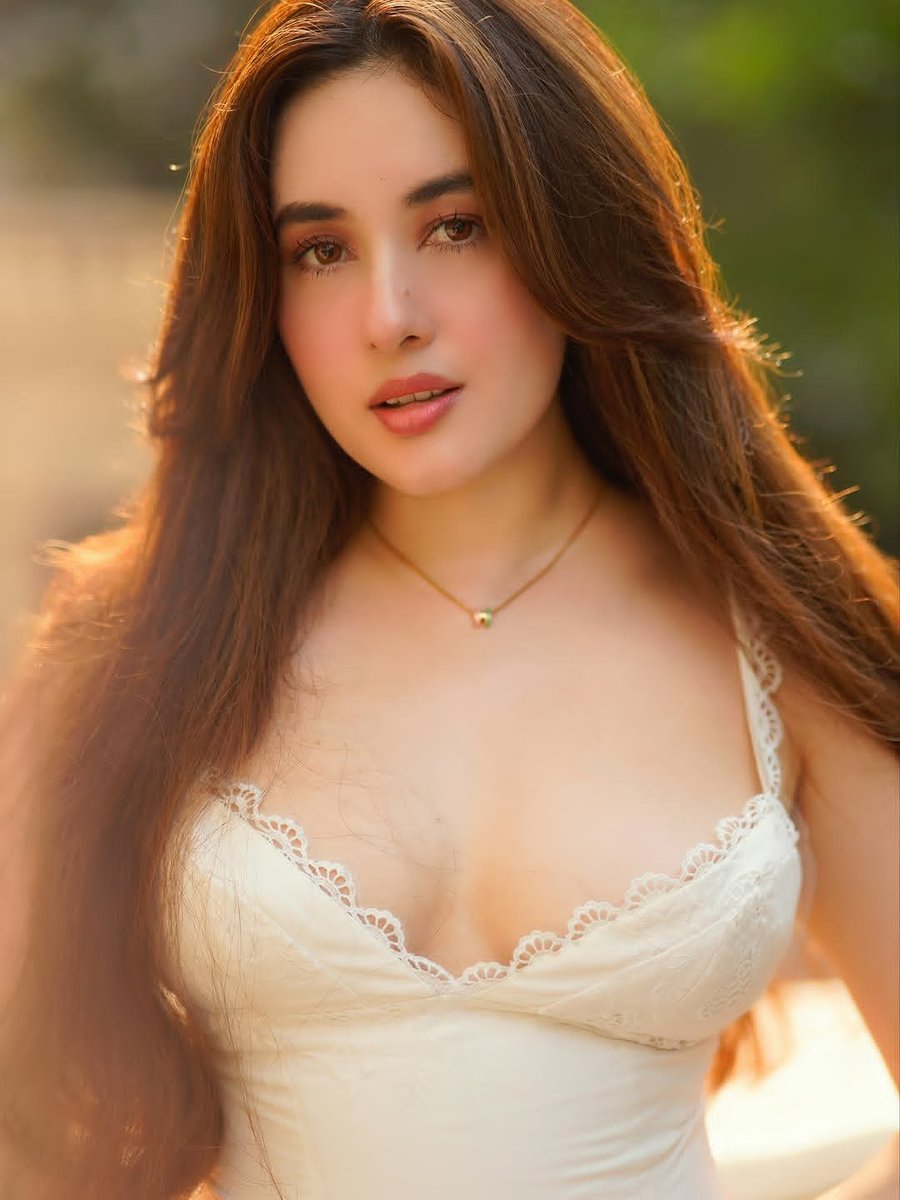 GlamQueensHQ's tweet photo. 🤍✨ Aditi Budhathoki glowing in a dreamy, sun-kissed look. ☀️🌸
#AditiBudhathoki #GlamQueens #Glamour #Beauty #Style #Fashion #NepaliActress #NepaliModel #Elegant #Cinematic #Portrait #Stunning #FashionDiaries #StyleGoals #Trending https://t.co/rQMCInLztj